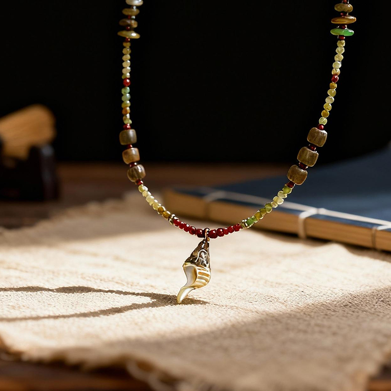 playdate classical green shell plant Garnet guajacwood retro natural necklace