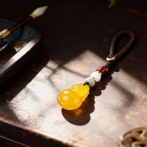 Natural agate five-element healing pendant for strengthening the earth element, with a peace-themed keychain